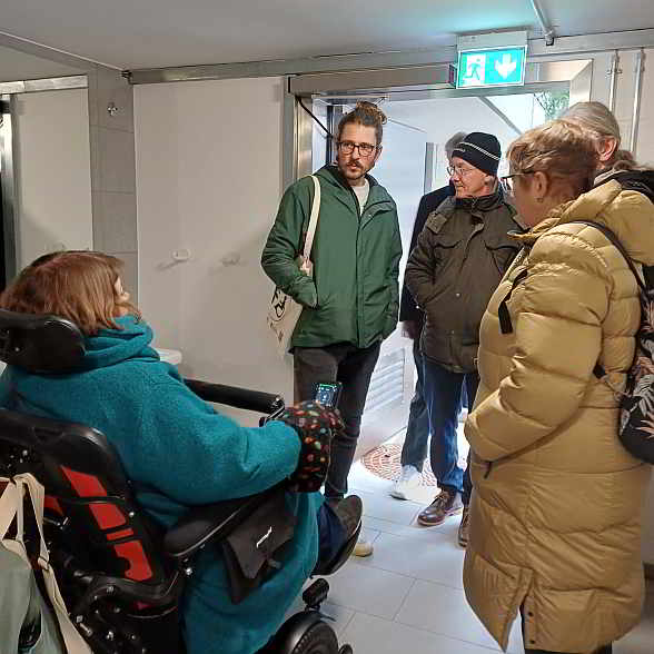 Fachsimpeln in der „Toilette für alle“ <br>Foto: © Beate Gärtner