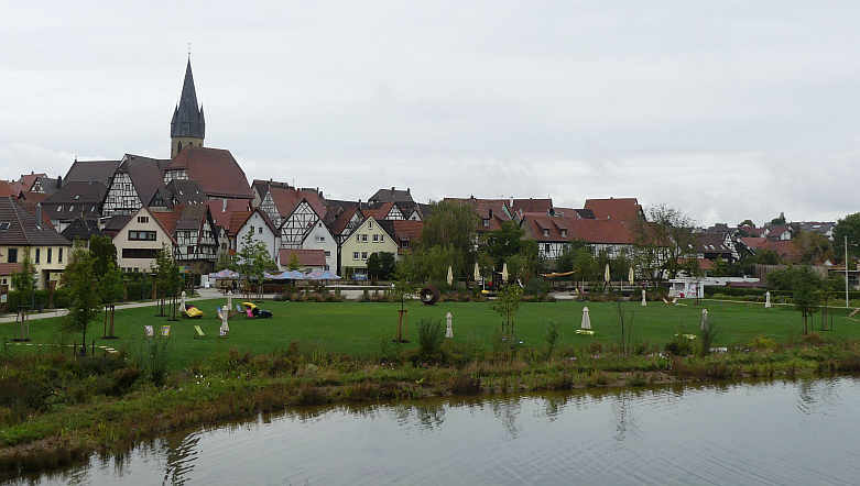 Eppingen ist „Fachwerkstadt mit Pfiff“ und noch bis Anfang Oktober Gartenschaustadt.<br />Foto: Mara Sander