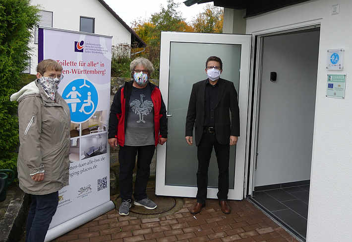 Offizielle Eröffnung in kleinster Runde: LVKM-Geschäftsführerin Jutta Pagel-Steidl, Grabs ehrenamtlicher Ortsvorsteher Georg Holub und Großerlachs Bürgermeister Christoph Jäger (v.l.n.r.)<br />Foto: © Mara Sander