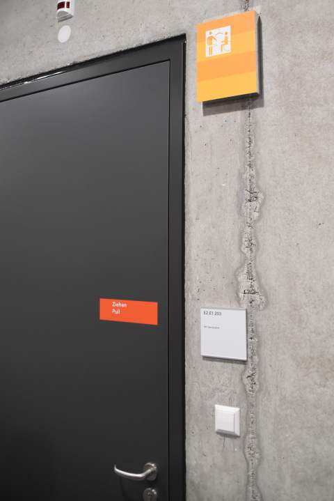 Das Logo »Toilette für alle« wurde in das Designkonzept der Messe Stuttgart integriert.<br />Foto: © Mara Sander